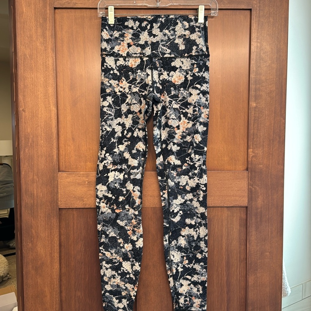 Lululemon leggings size 6